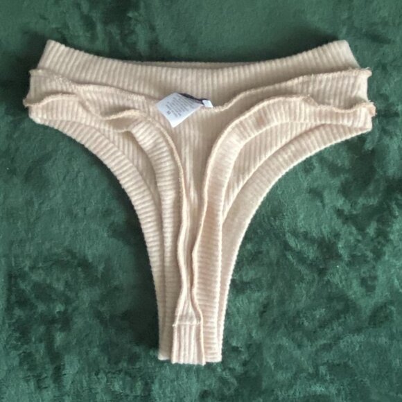 Laina rauma Sold Out Latte Dance Class Fuzzy Ribbed Thong Sports Bra Set Medium - Picture 15 of 16